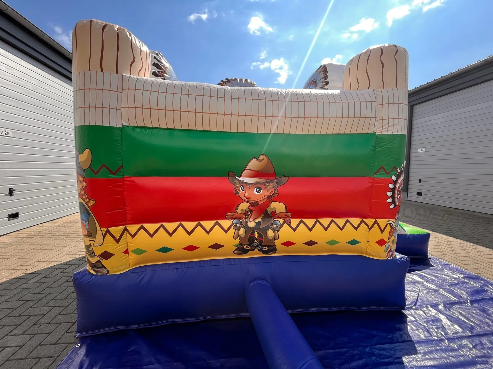 Indianer Hüpfburg Bild 3