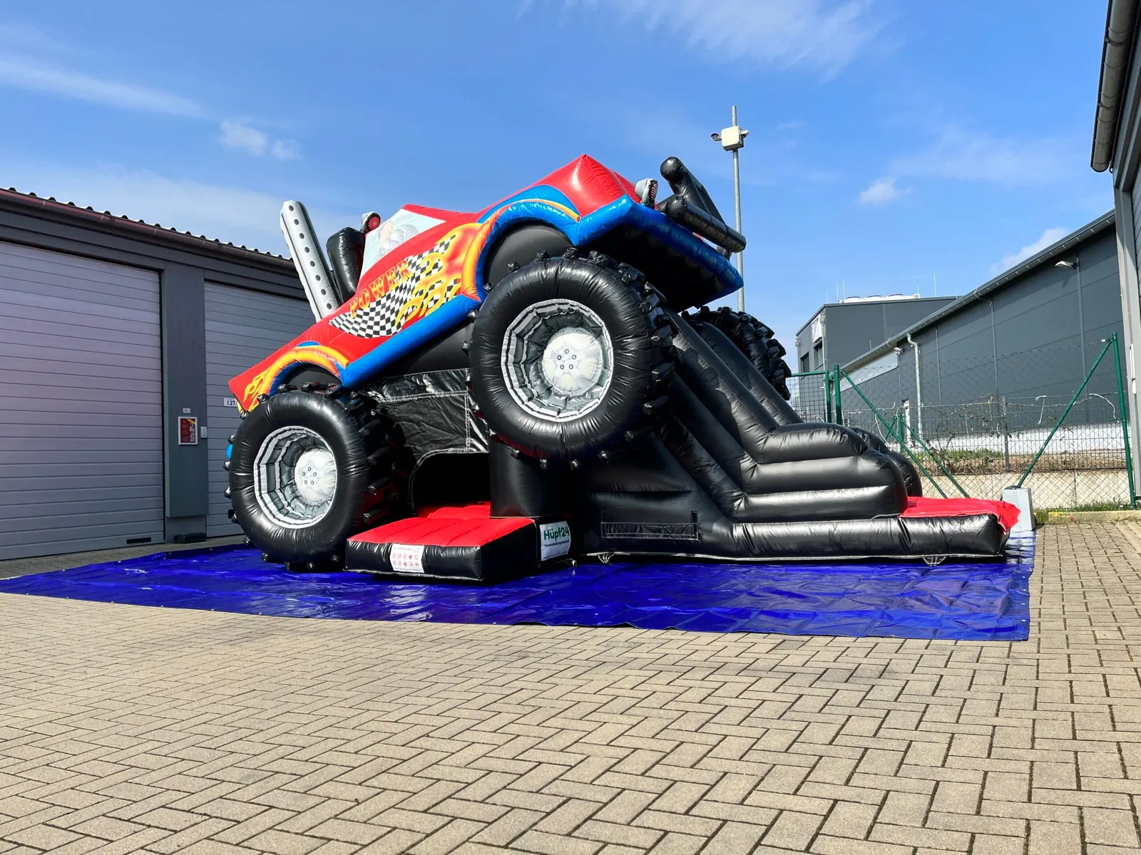 Monstertruck Hüpfburg Bild 2