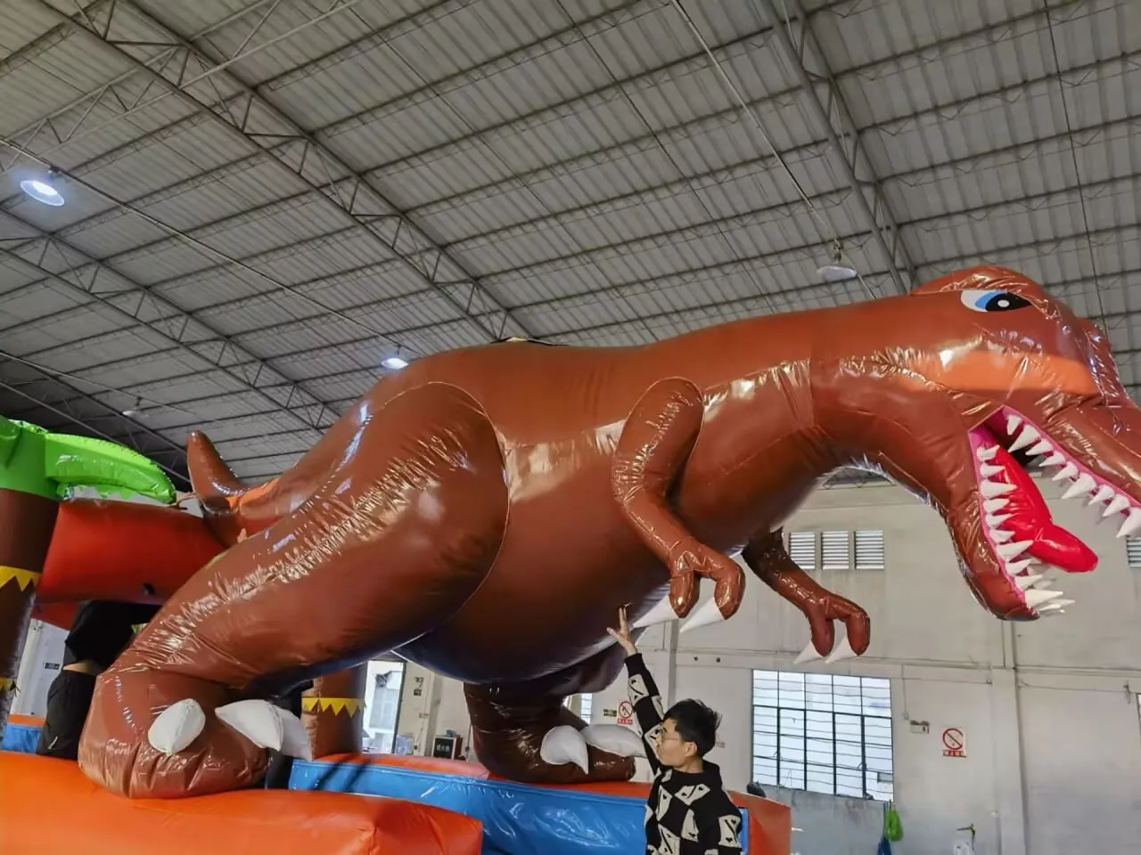 Dino Wasserrutsche Bild 2