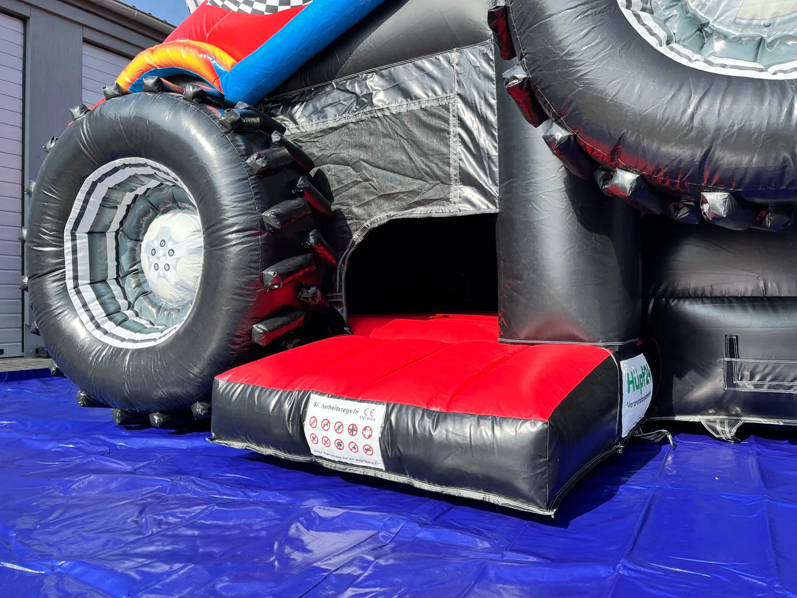 Monstertruck Hüpfburg Bild 14