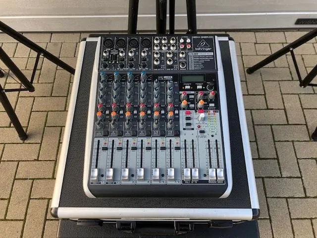Komplettpaket Nr. 2: Musikanlage Größe 2 + Lichtpaket 3 Bild 4