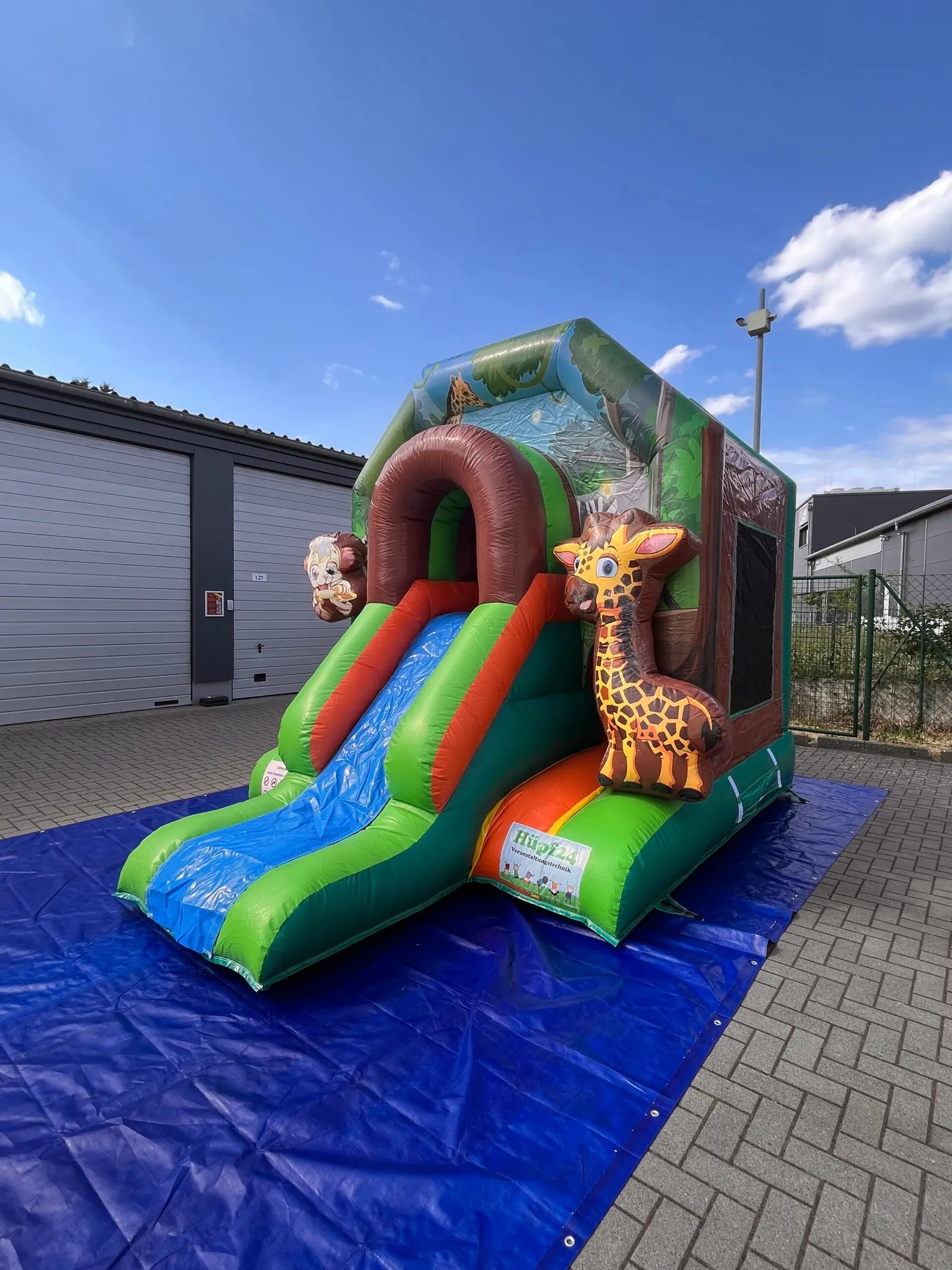 Jungle Hüpfburg Bild 2